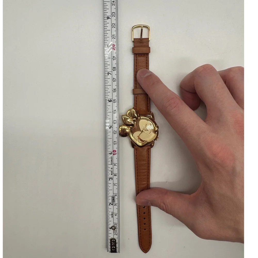 Lorus Disney Minnie Mouse Gold Tone Shaped Case Leather Watch V501-0820 need bat